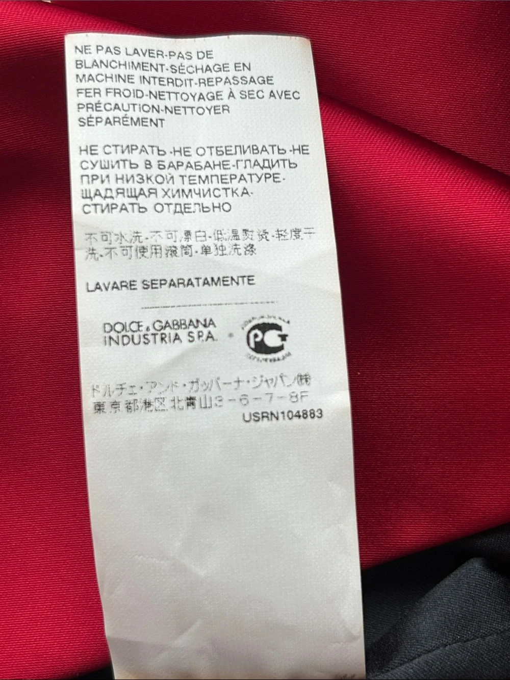 D&G figure skimming
